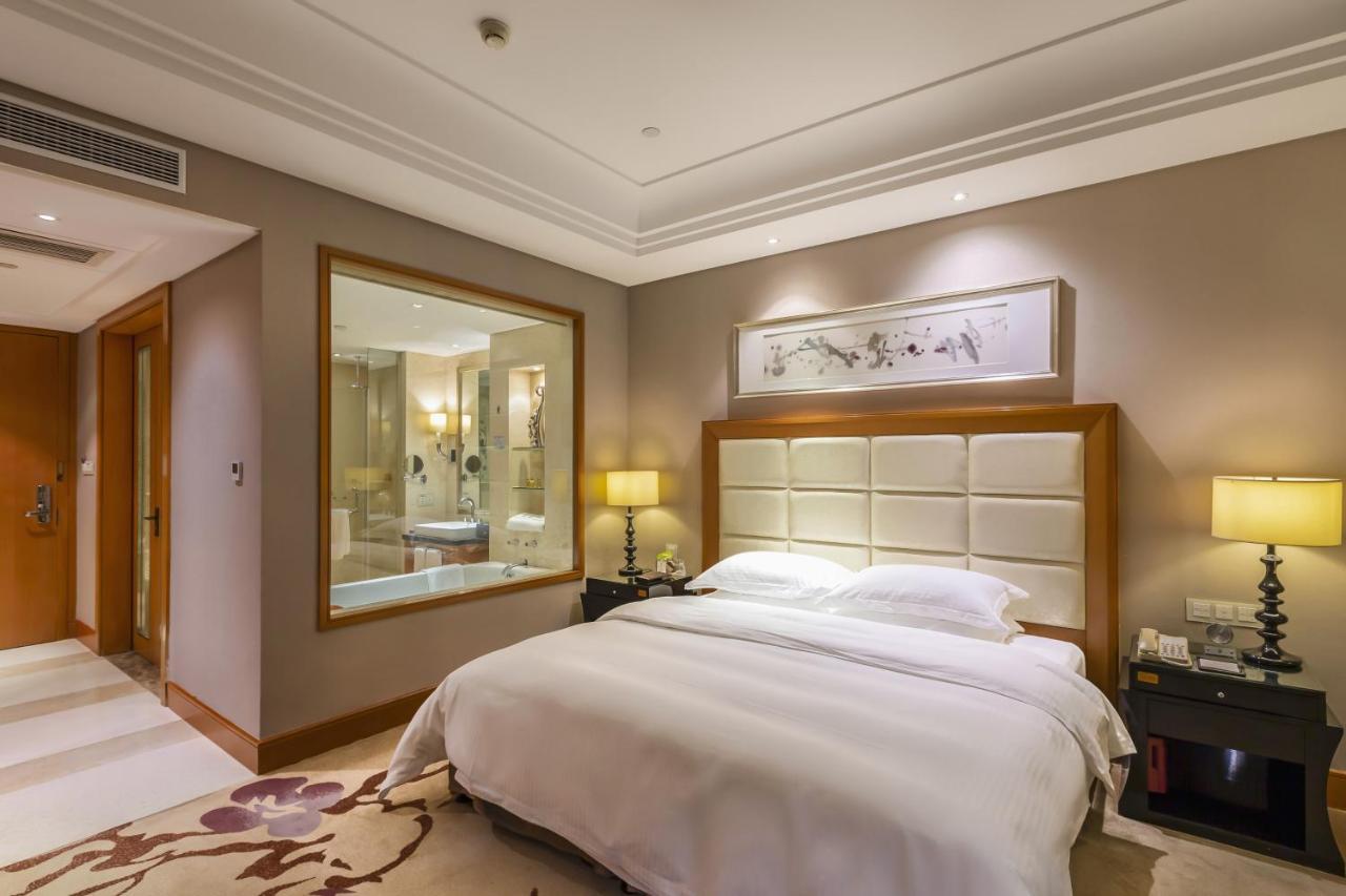 Hotel Wyndham Xinyang Downtown Exterior foto