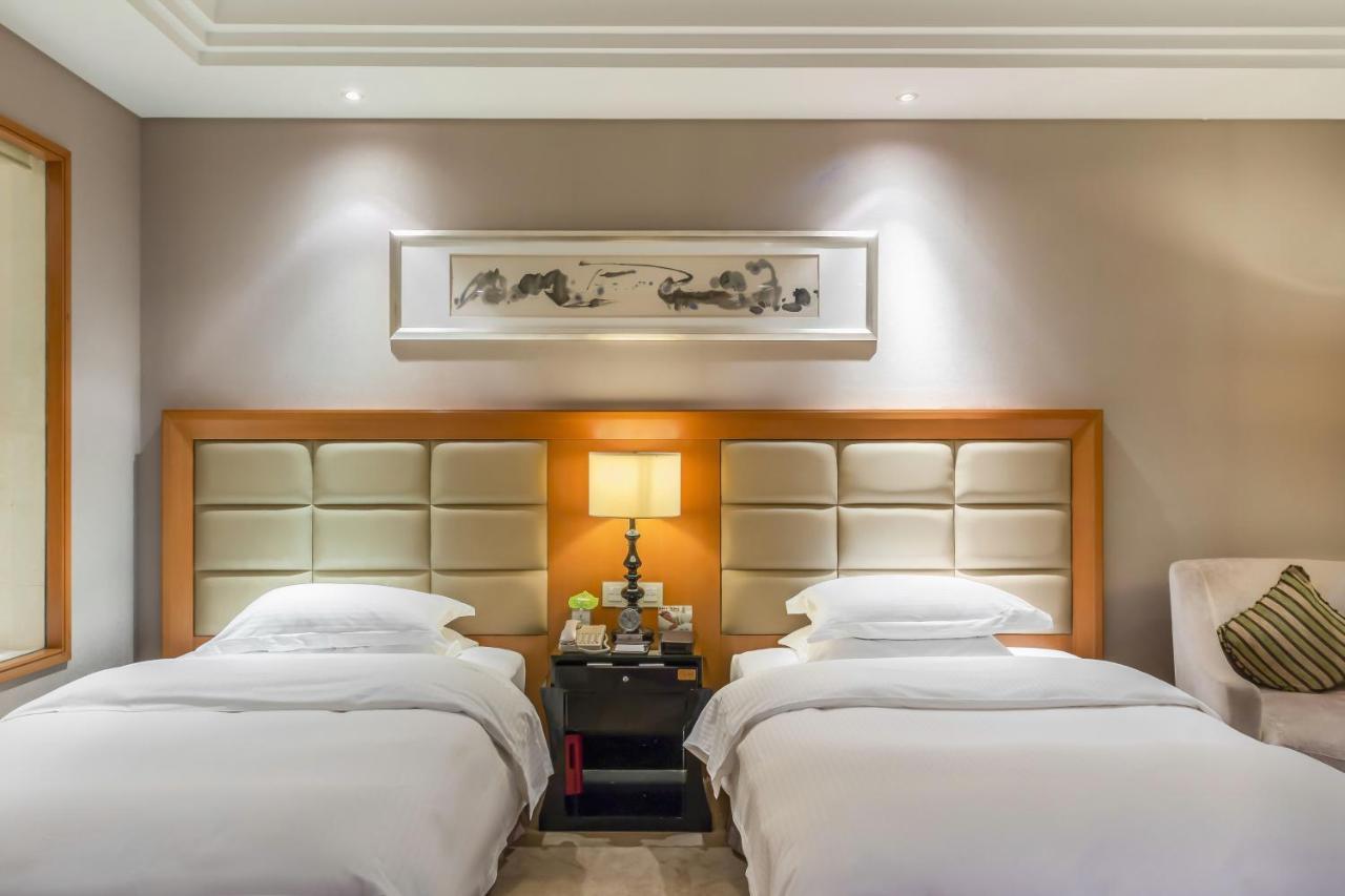 Hotel Wyndham Xinyang Downtown Exterior foto