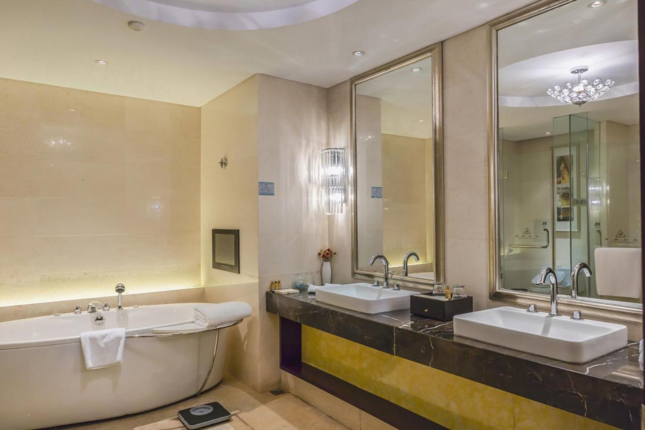 Hotel Wyndham Xinyang Downtown Exterior foto