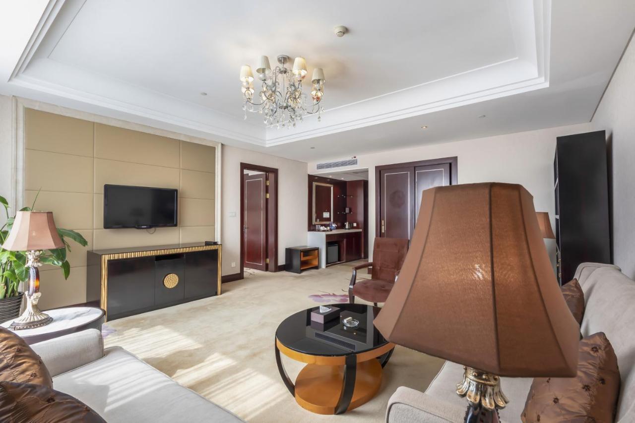 Hotel Wyndham Xinyang Downtown Exterior foto