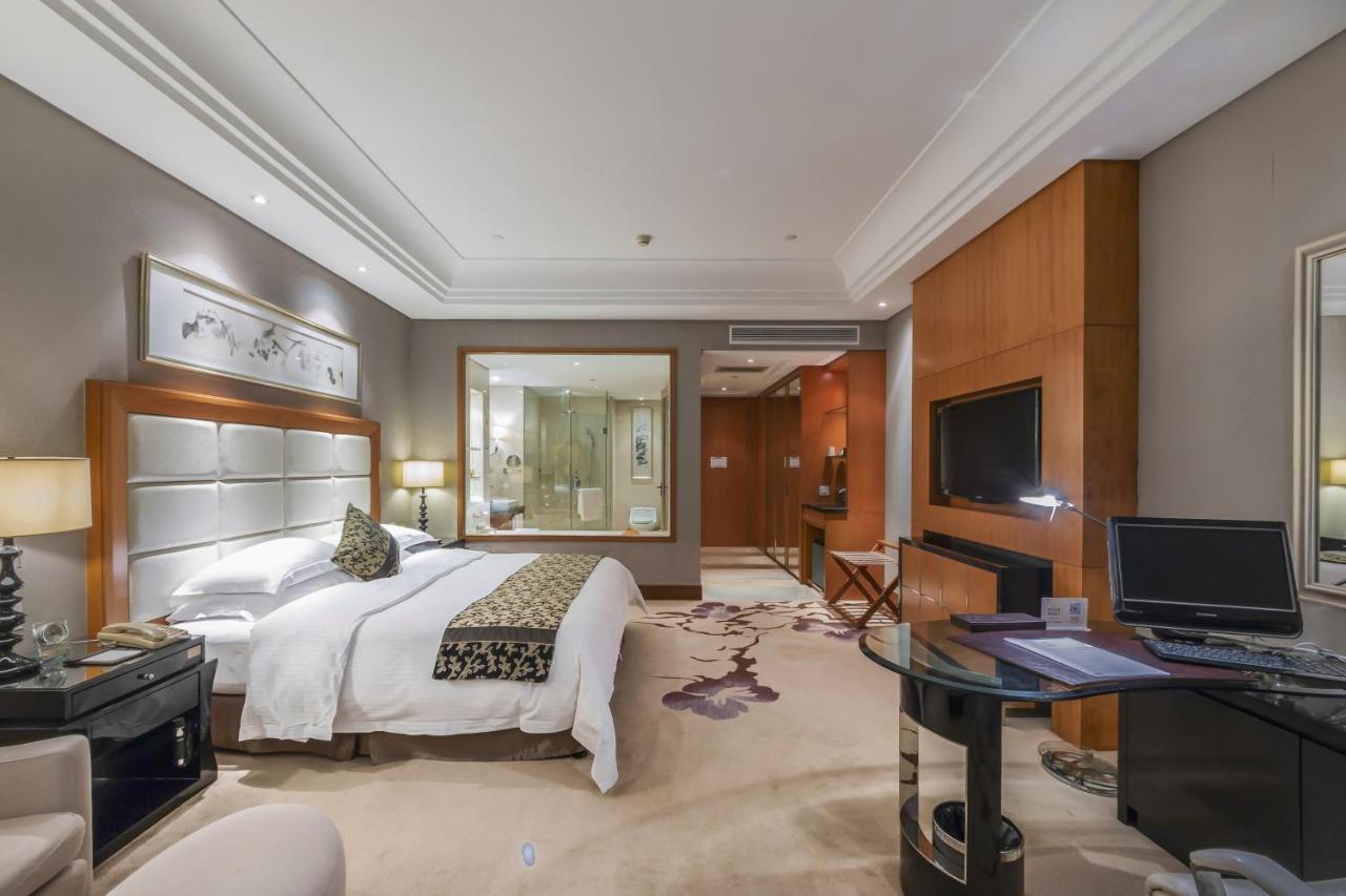 Hotel Wyndham Xinyang Downtown Exterior foto