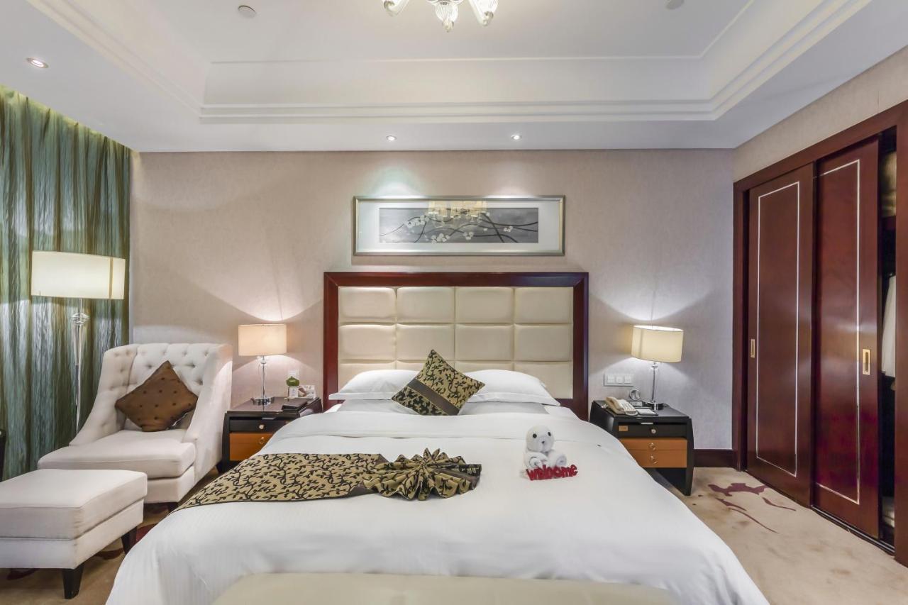 Hotel Wyndham Xinyang Downtown Exterior foto