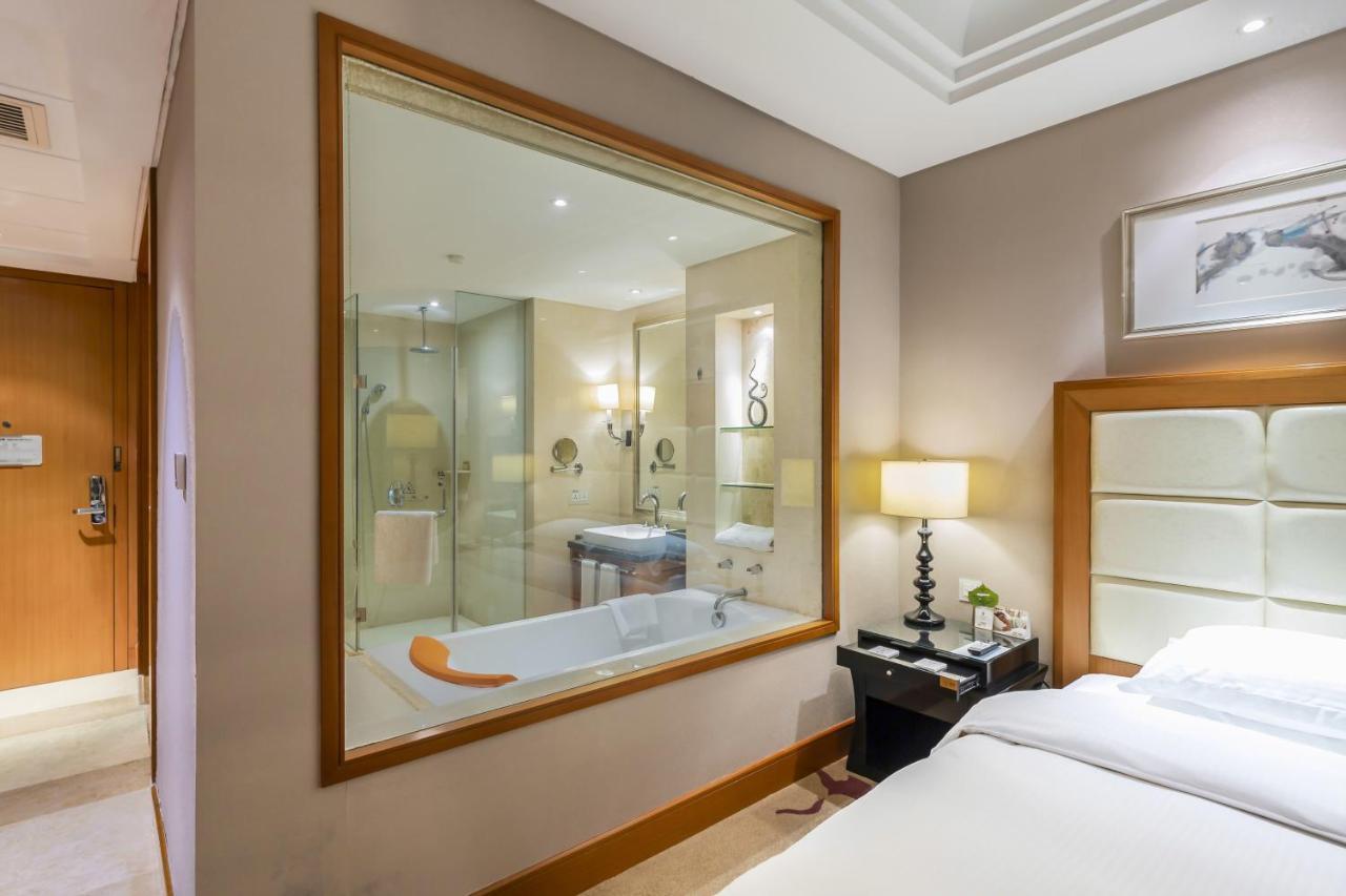 Hotel Wyndham Xinyang Downtown Exterior foto