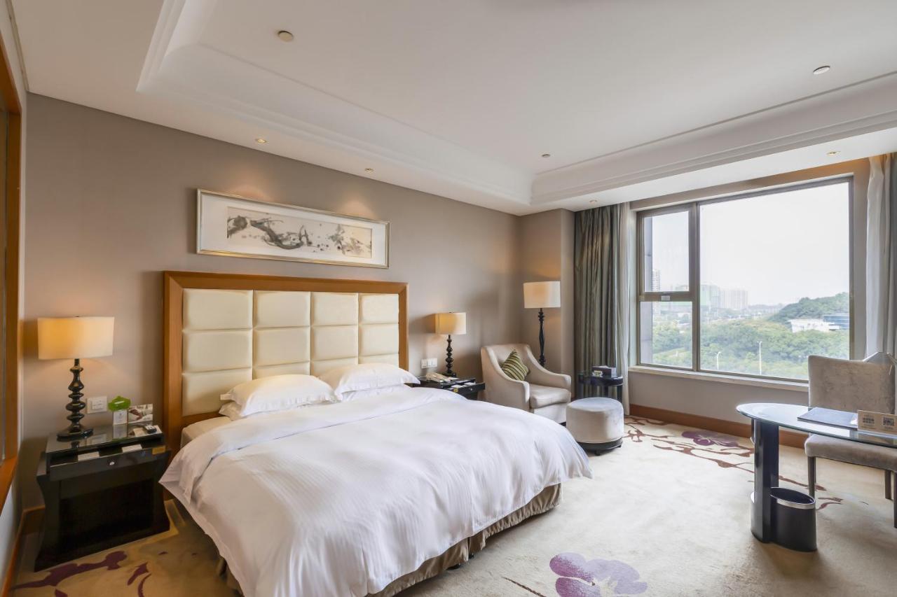 Hotel Wyndham Xinyang Downtown Exterior foto