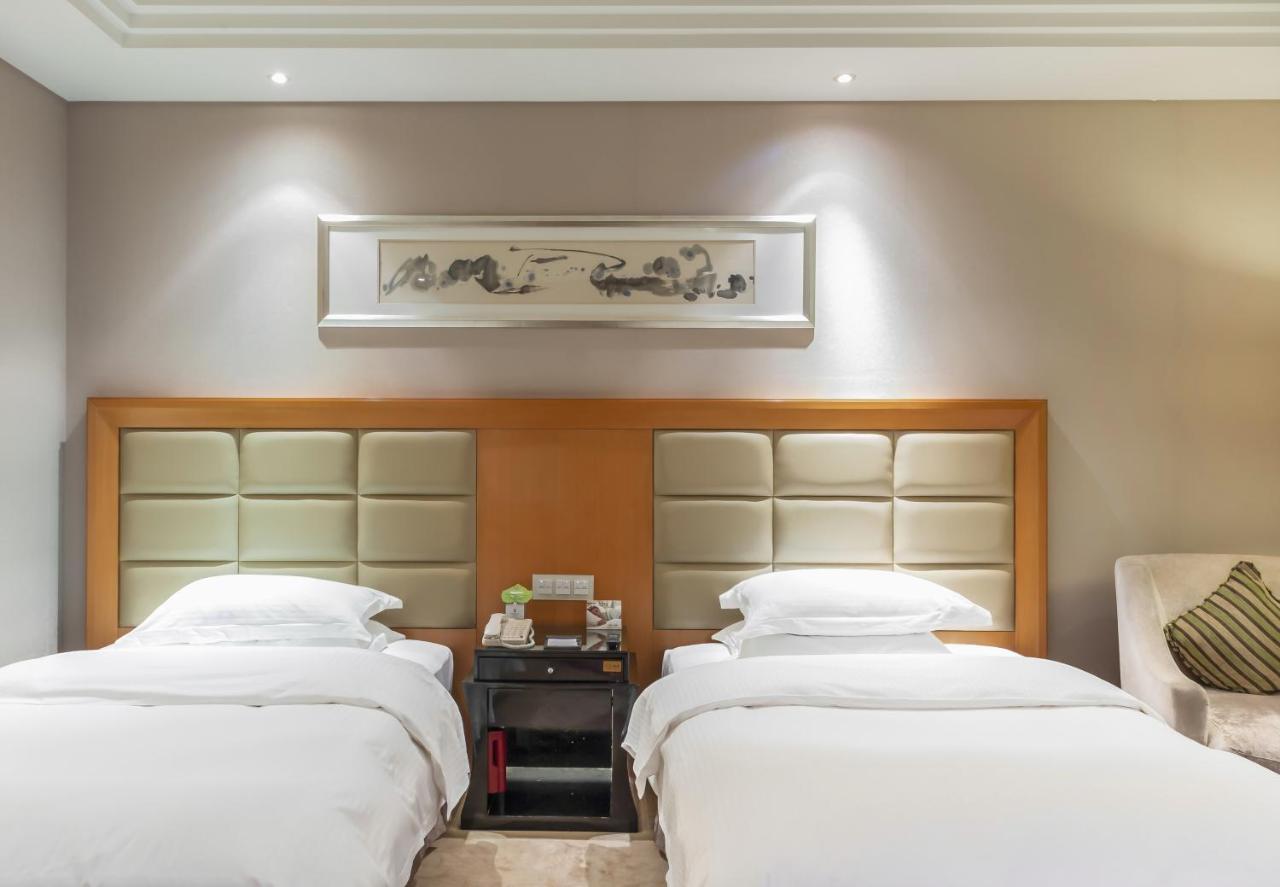 Hotel Wyndham Xinyang Downtown Exterior foto