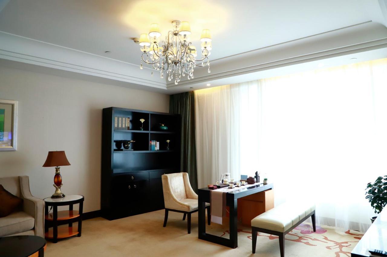 Hotel Wyndham Xinyang Downtown Exterior foto