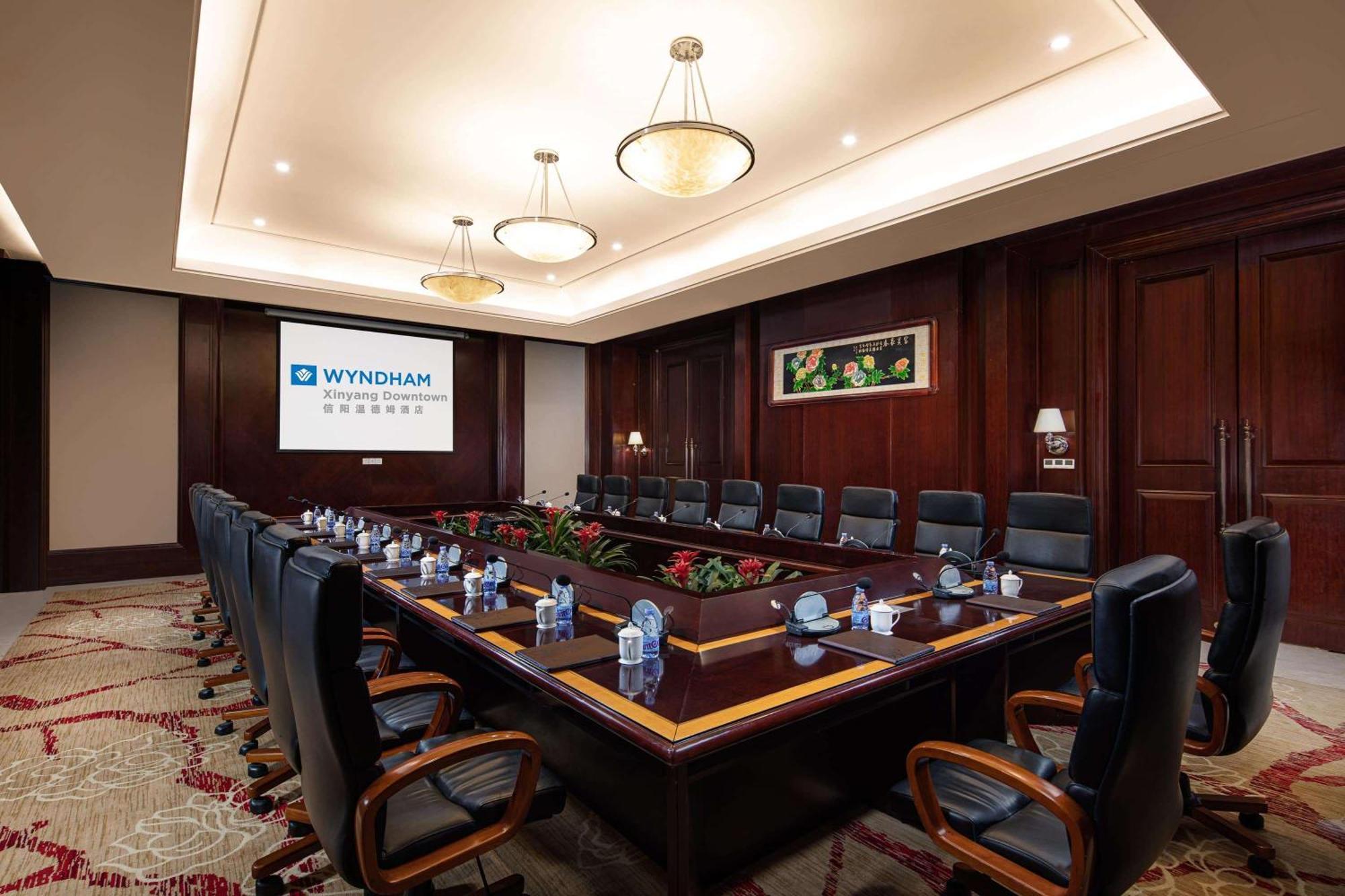 Hotel Wyndham Xinyang Downtown Exterior foto