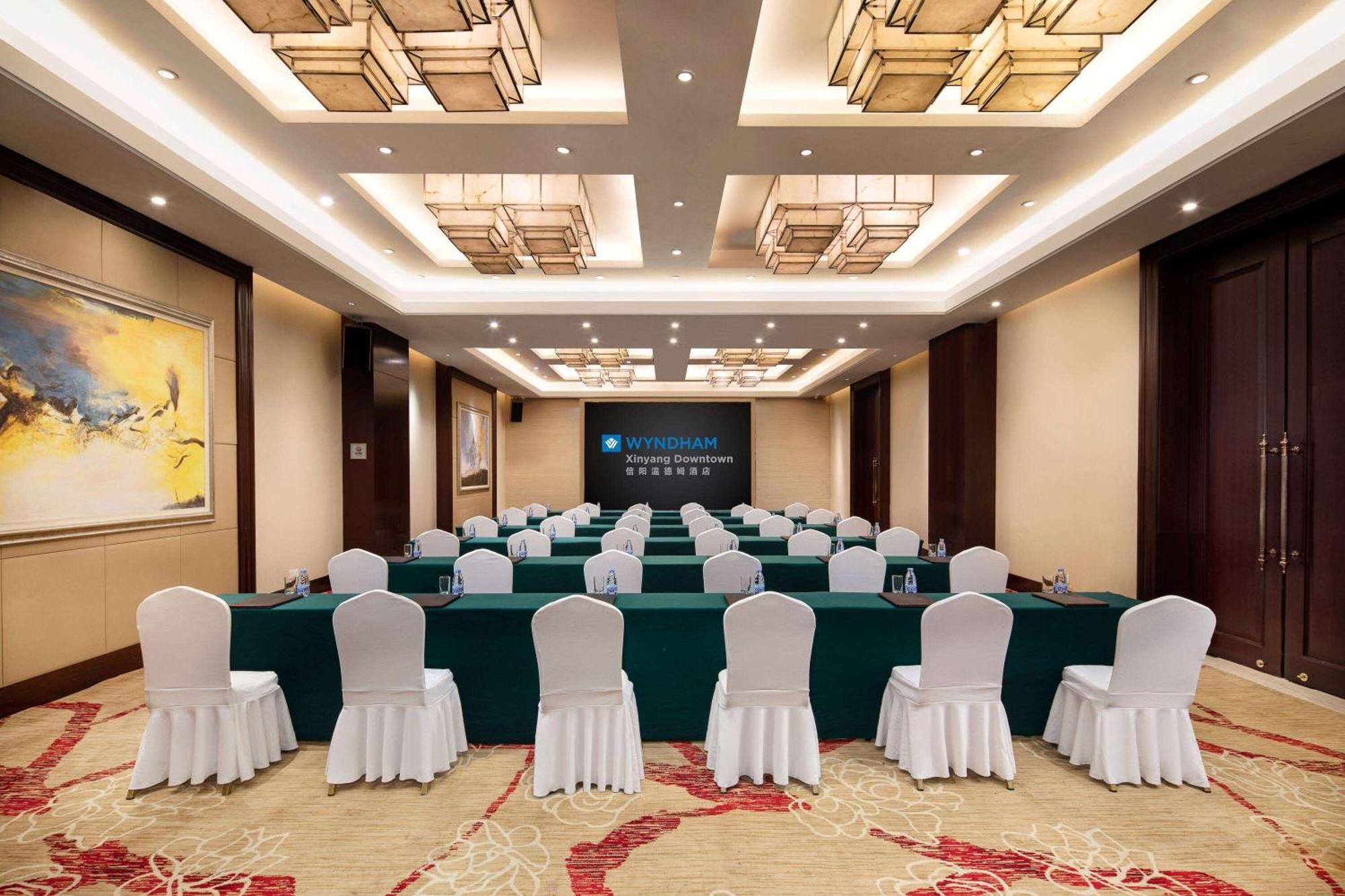 Hotel Wyndham Xinyang Downtown Exterior foto